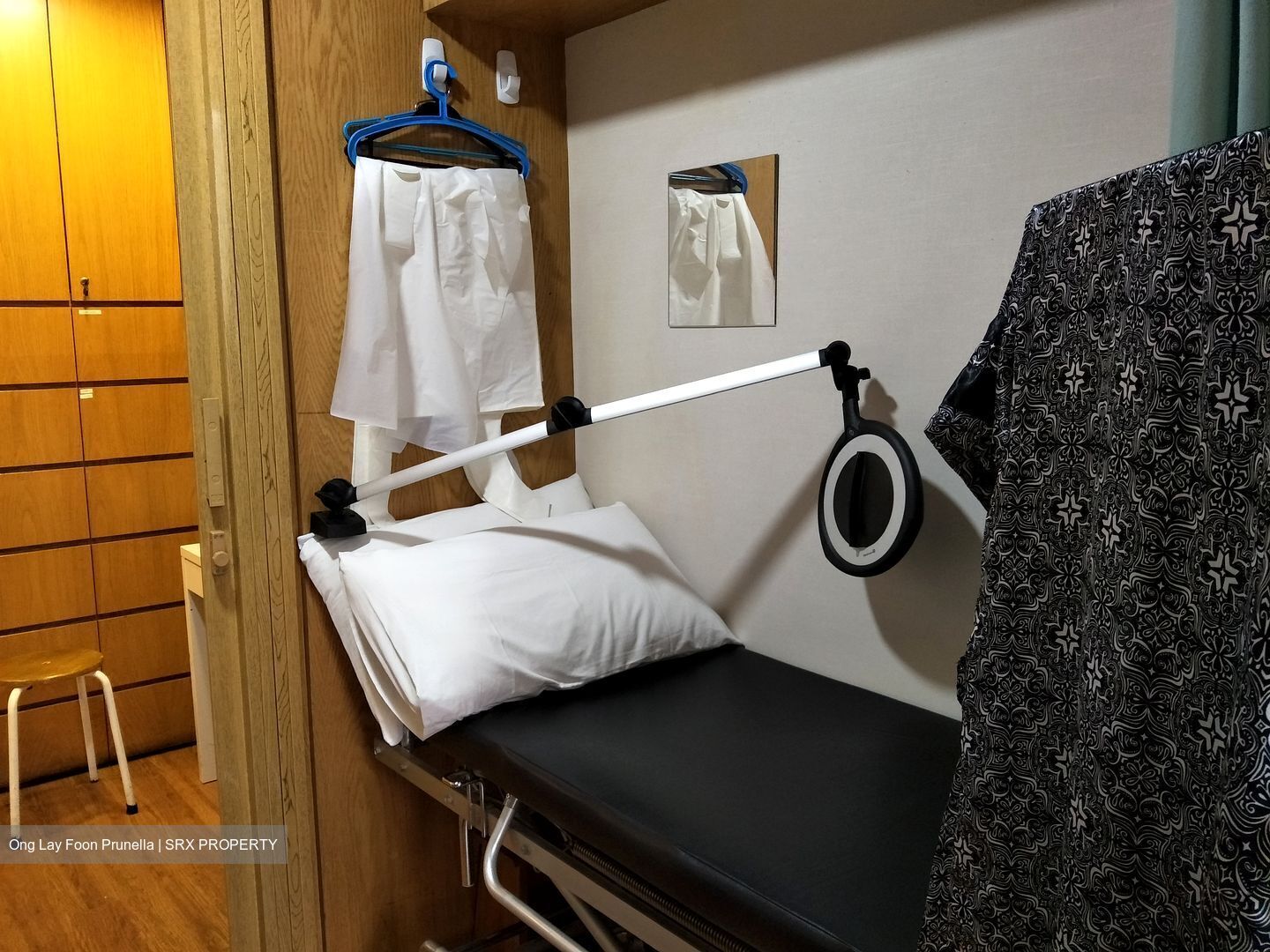 Mount Elizabeth Hospital (D9), Retail #487205611
